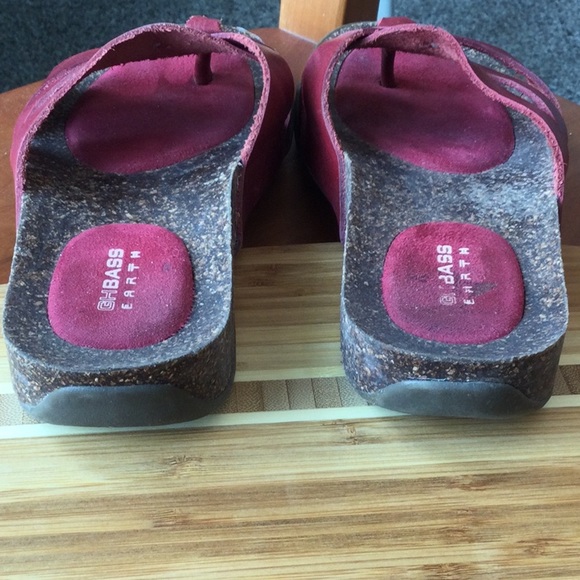 Cork Soled Cute Red Sandals - Picture 6 of 8